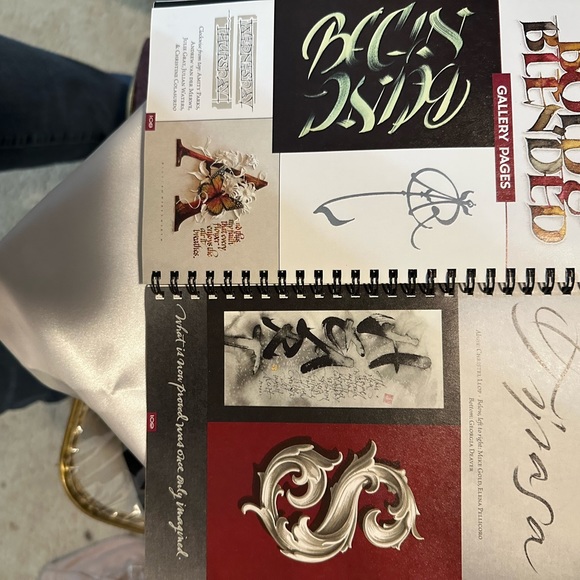 25th Edition, A Comprehensive Guide to Pen & Brush Lettering Calligraphy - Picture 11 of 16